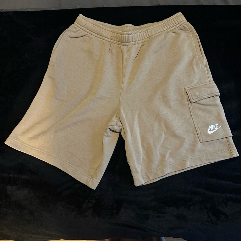 Nike Men's Army Green Cargo Shorts